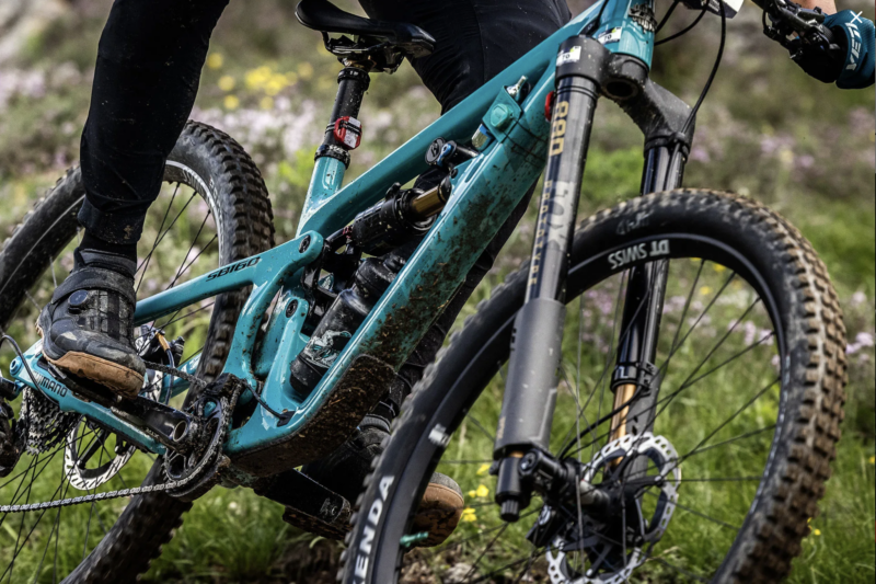 Fox Launches Inverted Fork, Promises ‘Unfair Advantage’ in Technical Descents